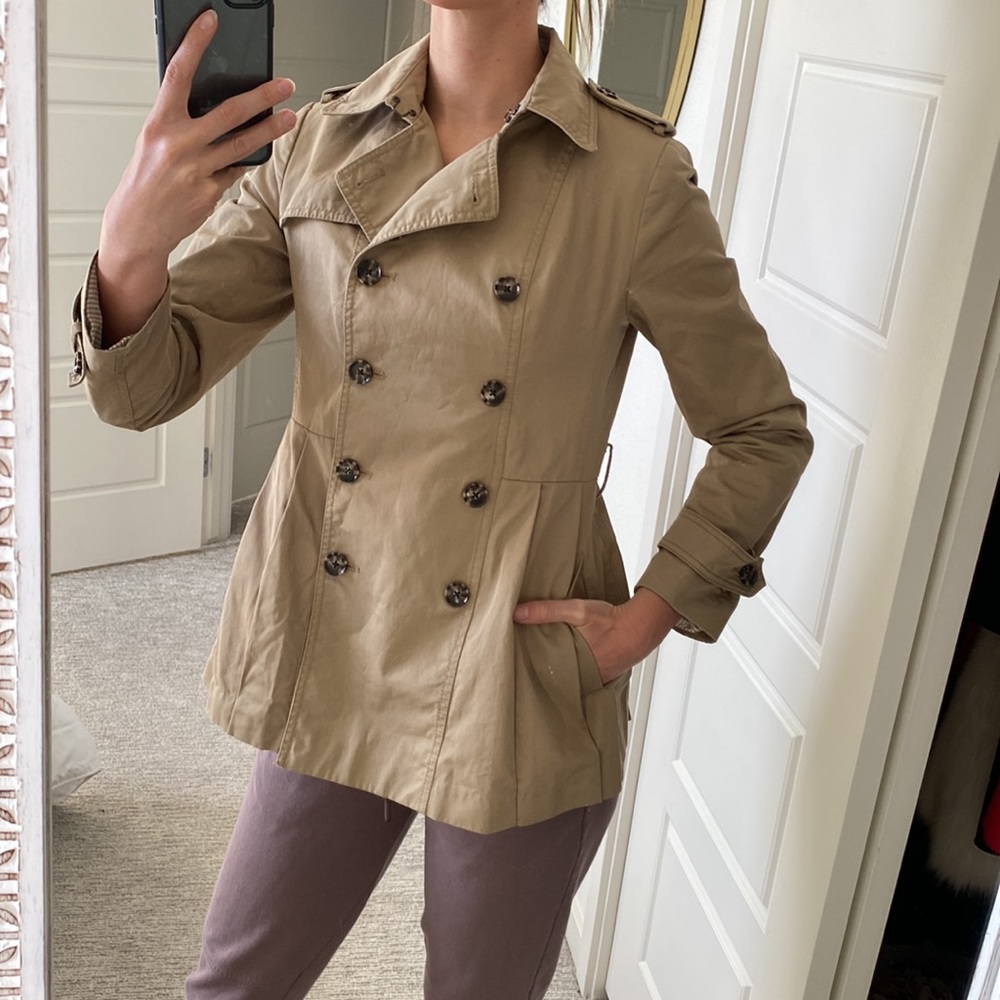 Banana Republic Medium length Trench Coat with ALL the buttons you could want!